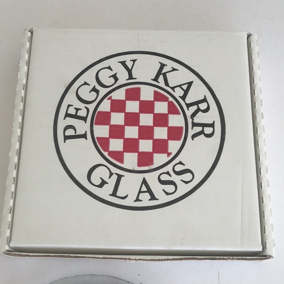 Peggy Karr Santa in Flight 8" Fused Glass Christmas Plate NIB - signed - Picture 5 of 6